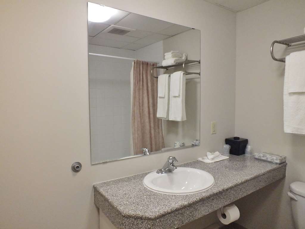 Rodeway Inn Sudbury Bilik gambar