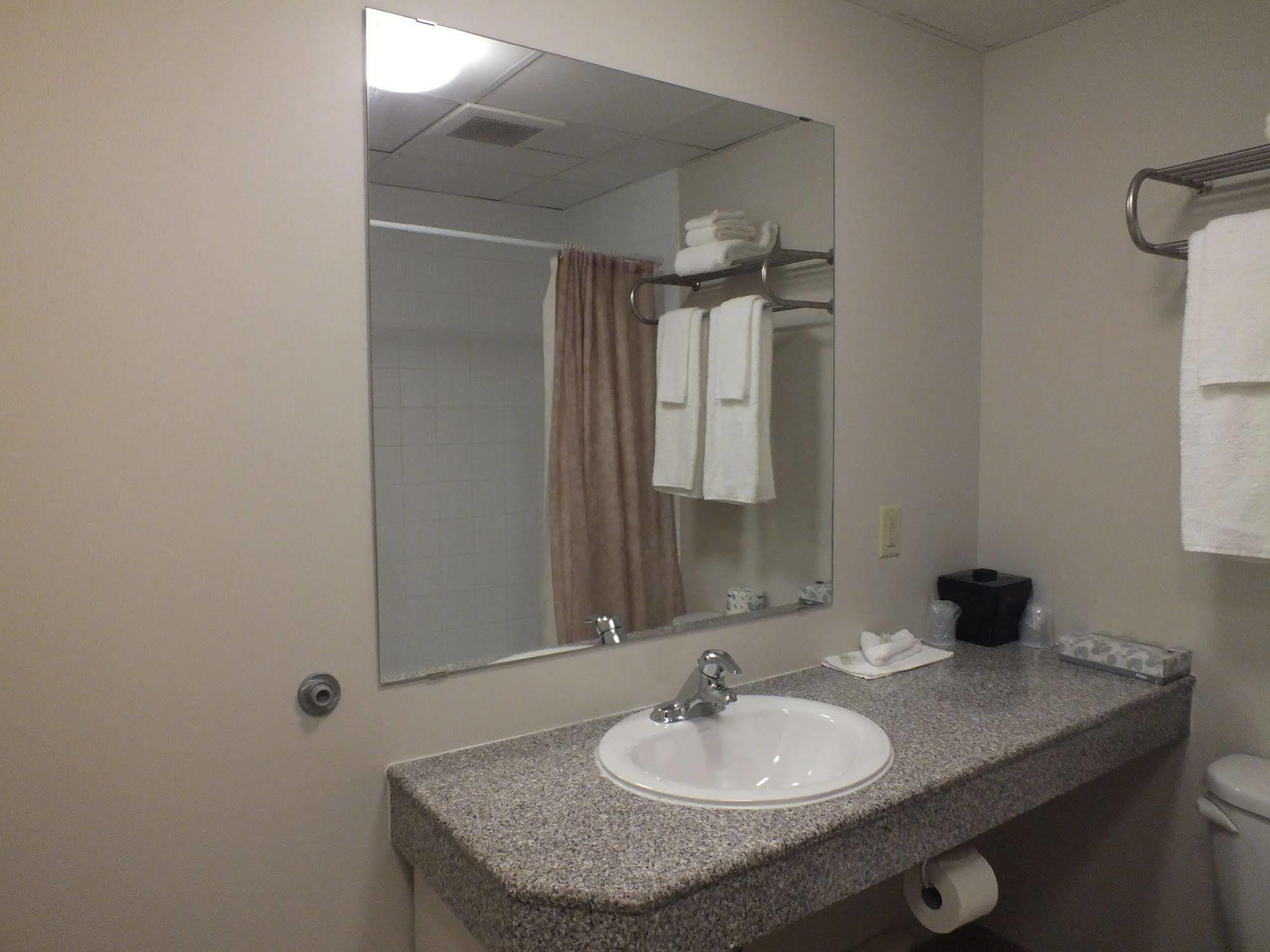 Rodeway Inn Sudbury Luaran gambar